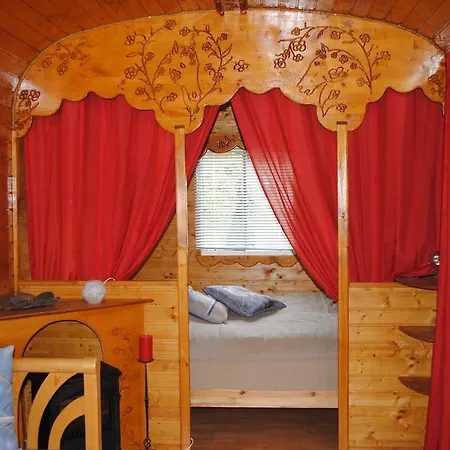 Holiday home La Roulotte Aux Oiseaux *